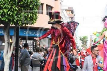 Papá Noel recibe el cariño de cientos de niños de Telde (Foto Antonio Alí y TA)